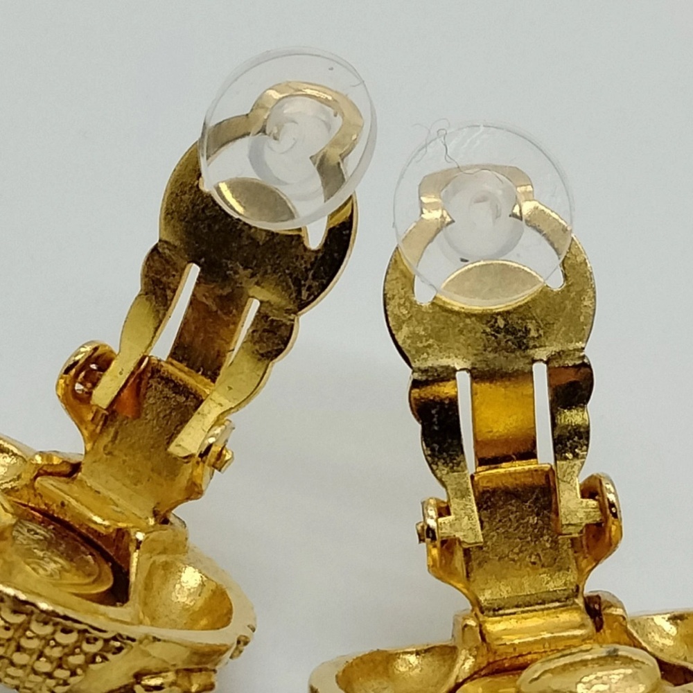 Chanel Faux Pearl clip on vintage earrings - Picture 7 of 9